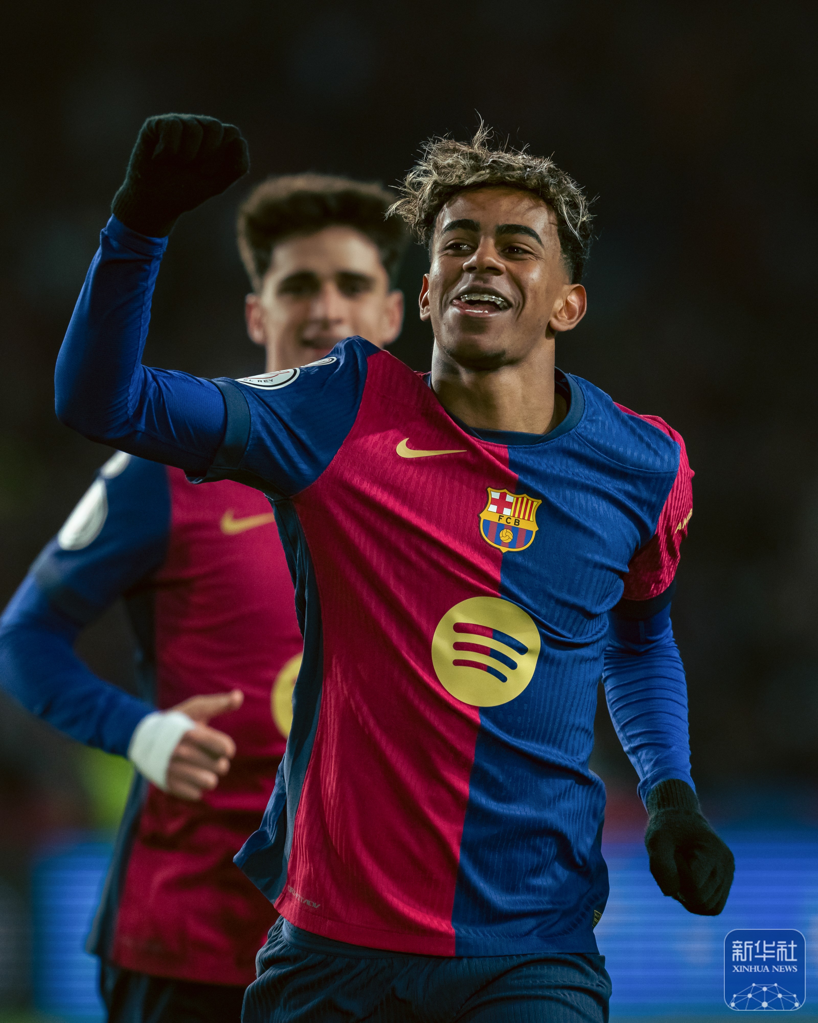 爱游戏平台体验-包含刷新纪录首场状态出色，巴塞罗那观众沸腾！，德约科维奇重返赛场全场沸腾不已的词条